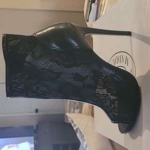 Steve Madden lace booties